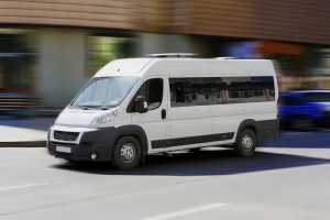 Reasons to Hire a Minibus and Driver Rather Than Drive